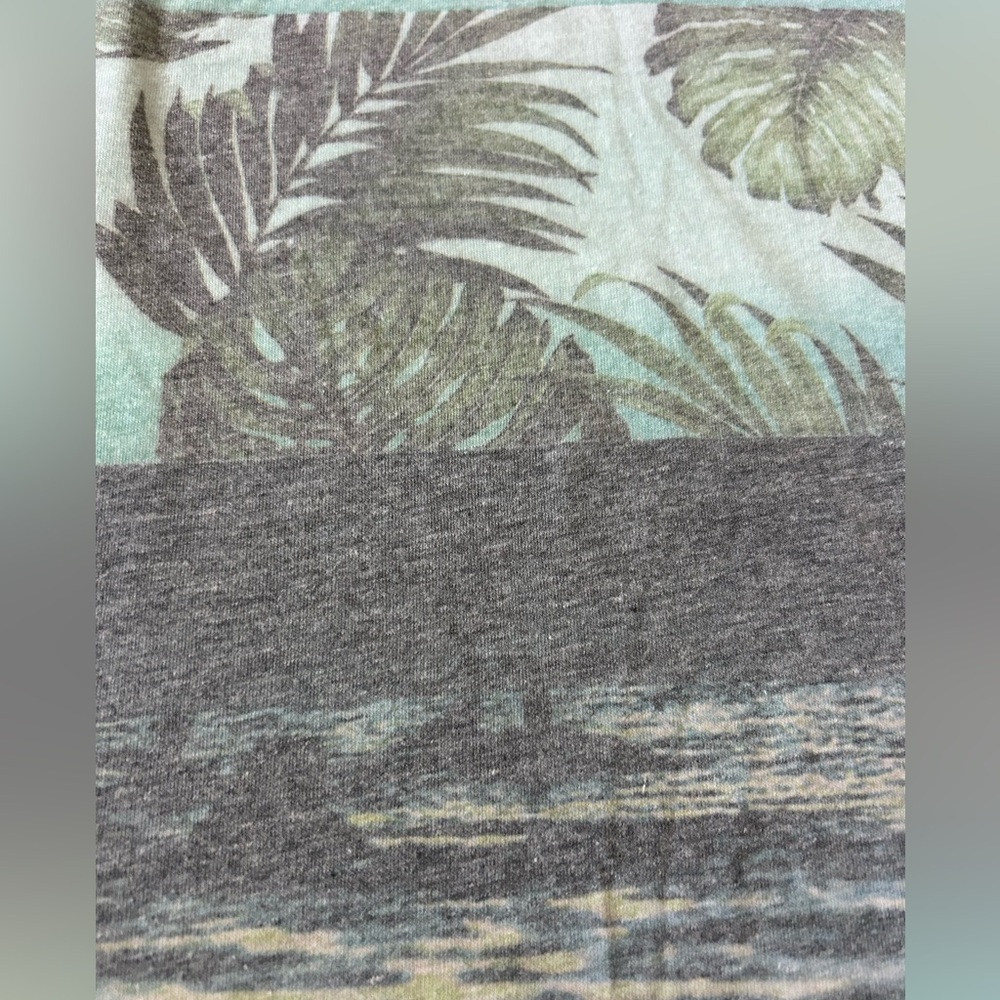 Lot of 2 Tropical Tank Tops, Ocean Curren🌴🌴 🌿🌿& I Jeans - Picture 16 of 16